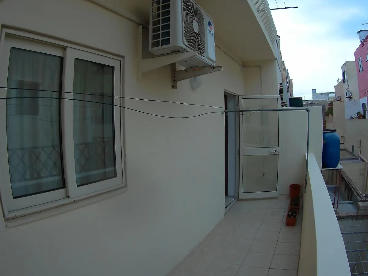 Doms Apartment タルシーン
